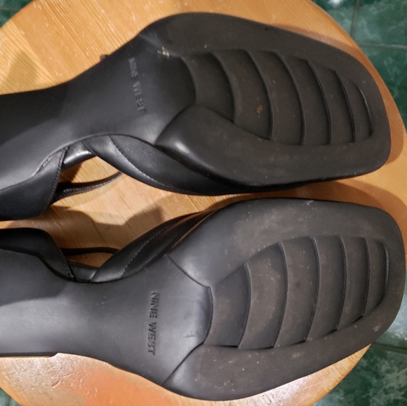 Shoes - Picture 4 of 6